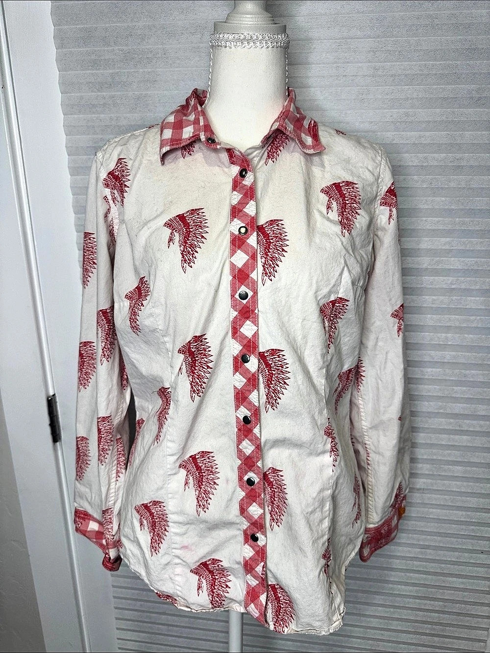 Barnfly Trading Women's Printed Button Down Size Medium